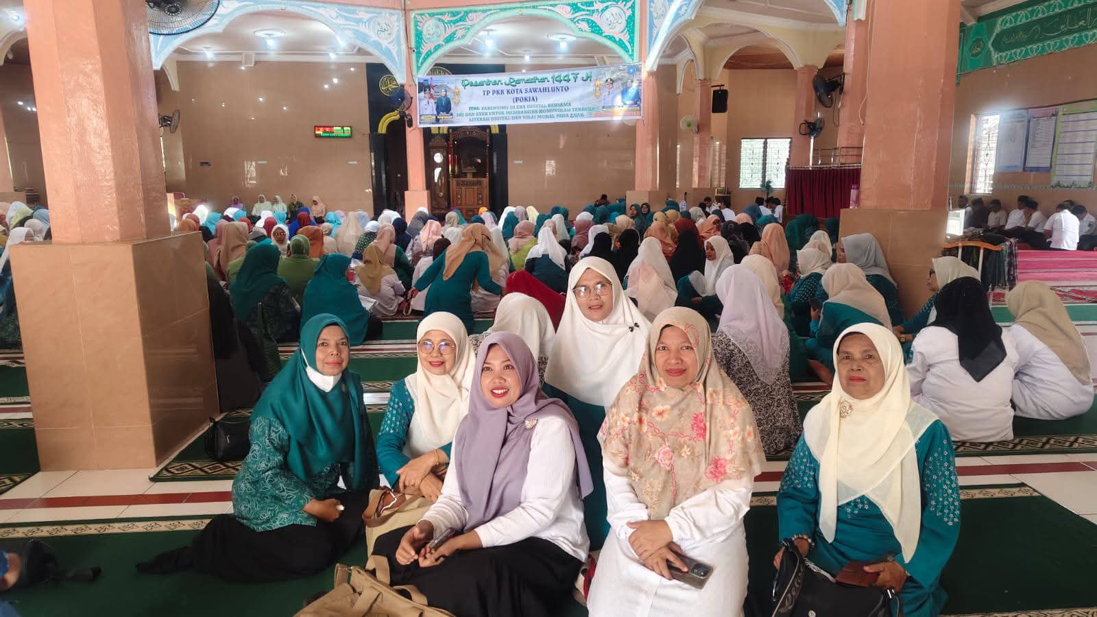 Pemerintah Desa dan TP. PKK Talawi Hilie Ikuti Pesantren Ramadhan 1447 H di Masjid Agung Nurul Islam Sawahlunto