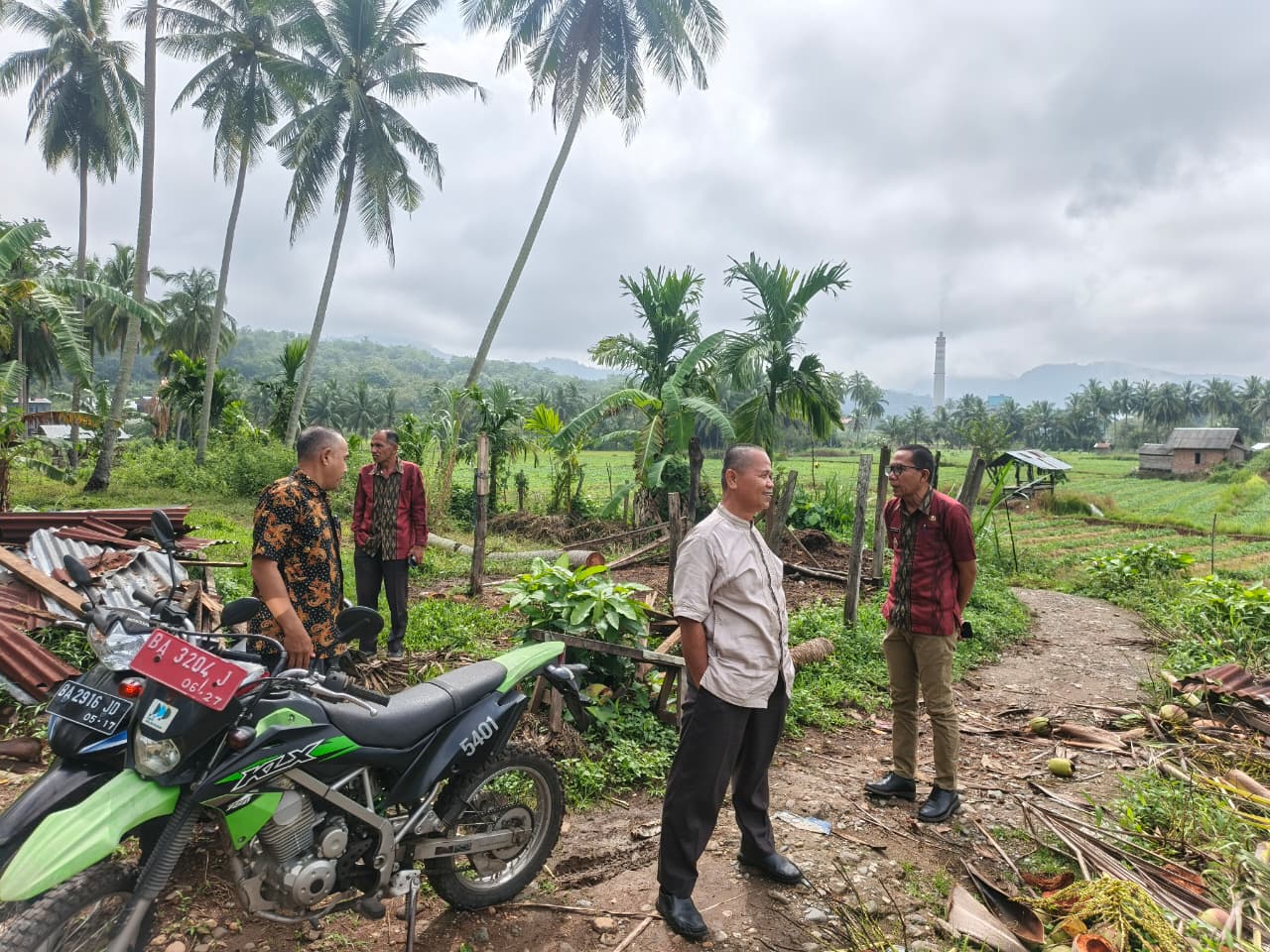 Camat Talawi Tinjau Dampak Bencana dan Bahas Lanjutan Pembangunan Jalan