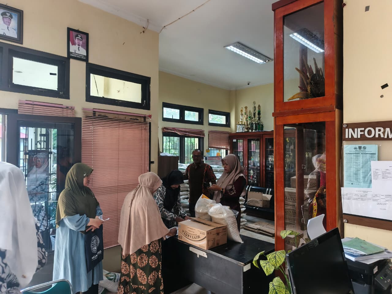 Penyerahan Bantuan Pangan untuk Masyarakat, Wujud Kepedulian Pemerintah